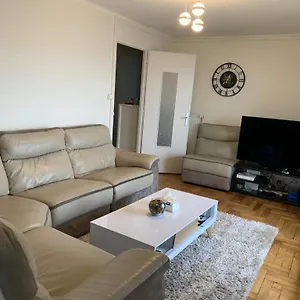 Confortable Avec Un Lit Double Lyon